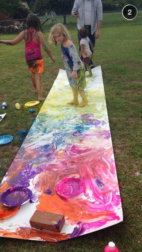 Toddler Party Activities Outdoor, Messy Birthday, Paint Station, Messy Party, Summer Art Projects, Messy Art, Daycare Activities, Toddler Art, Birthday Party Games