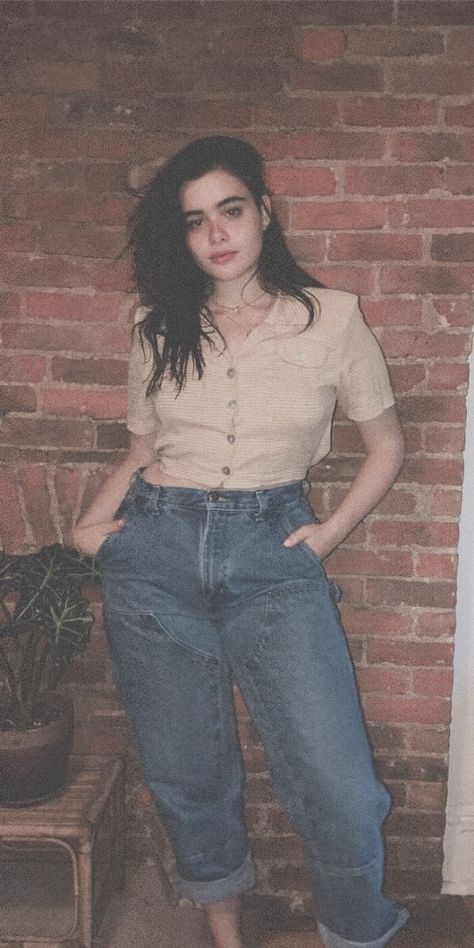 Barbie Ferreira Aesthetic, Barbie Ferreira Outfit, Curvy Street Style, Dove Cameron Style, Barbie Ferreira, Fits Inspo, Portrait Photography Poses, Celebrity Outfits, Picture Poses