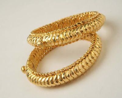 Maharashtrian Wedding Bridal Jewelry ~ GAHU TODE Bridal Jewlery, Gold Kada, Gold Bangles For Women, Bangles Gold, Antique Jewelry Indian, Bridal Fashion Jewelry, Bridal Bangles, Bangles Jewelry Designs, Gold Bangles Design