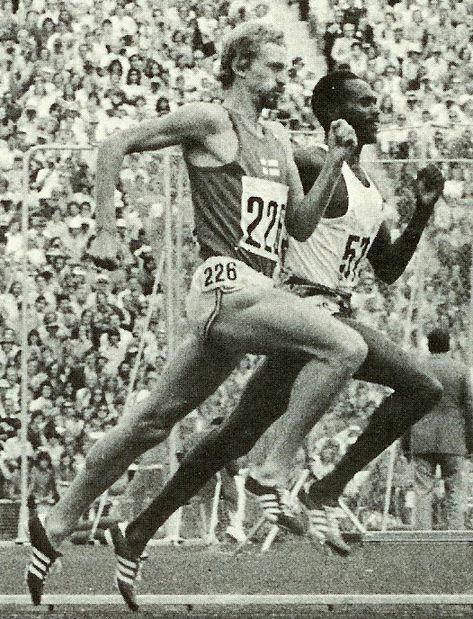 Running Mechanics, Improve Running, Hip Extension, Running Pictures, Track Runners, Person Running, 1984 Olympics, Race Photography, Running Race