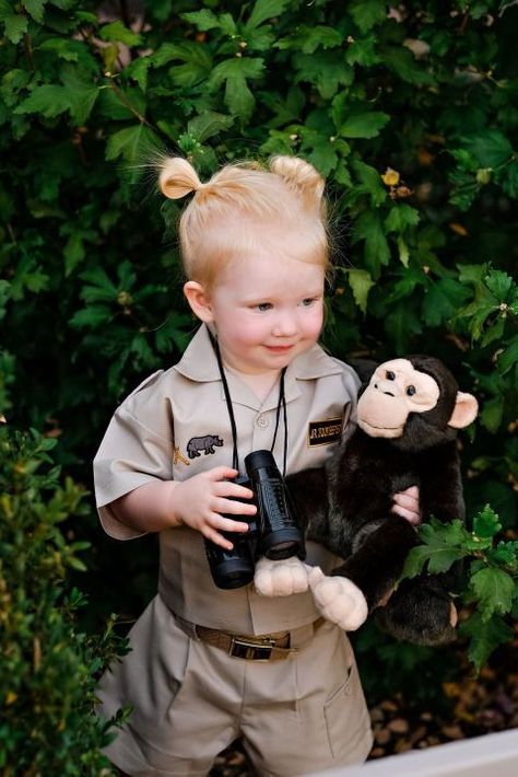 31 Awesome Toddler Halloween Costumes - Happy Toddler Playtime Toddler Halloween Games, Toddler Halloween Costume Ideas, Best Toddler Halloween Costumes, Candy Halloween Costumes, Halloween Toddler Party, Toddler Halloween Costume, Halloween Infantil, School Costume, Jane Goodall