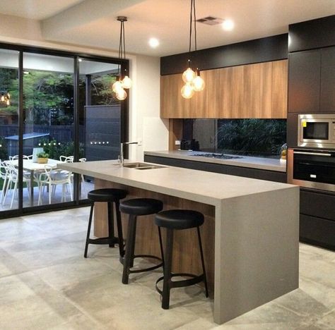 Black Kitchen Design, Kabinet Dapur, Kitchen Island With Seating, Chic Kitchen, Grey Kitchens, Design Industrial, Trendy Kitchen, Ikea Hacks, Black Kitchens