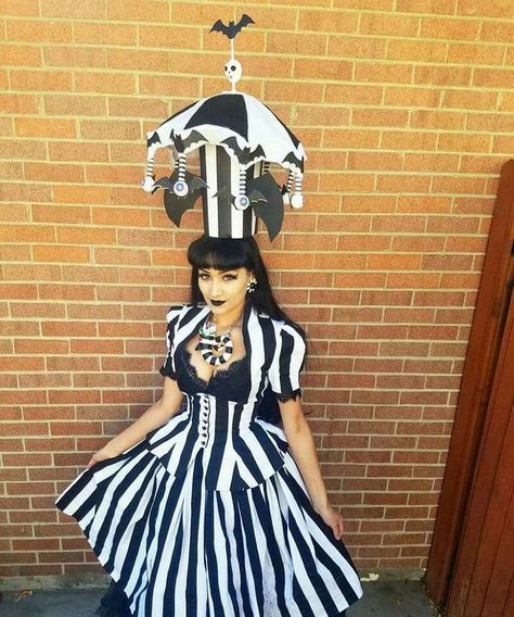 Beetlejuice Dress Costume, Beetlejuice Tutu Costume, Beetlejuice Carousel Hat Diy, Beetle Juice Cosplay, Vintage Halloween Costumes For Women, Beetlejuice Clothes, Diy Beetlejuice Costume Women, Lady Beetlejuice, Beetlejuice Costume Female