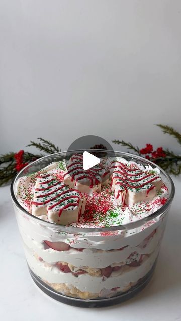 Little Debbie Christmas Tree Trifle Recipe, Christmas Tree Truffle Cake, Little Debbie Tree Trifle, Christmas Dinner Meals Ideas, Little Debbie Christmas Tree Cake Triffle, Christmas Tree Trifle Desserts, Little Debbie Christmas Tree Cake Truffles, Christmas Bake Off Ideas Dessert Recipes, Little Debbie Christmas Trifle