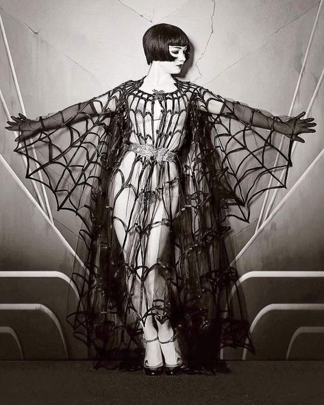 Spiderweb Fashion, Spider Outfit, Spiderweb Dress, Art Deco Background, 1920s Halloween, Drag Queen Outfits, Spider Costume, Burlesque Costumes, Vintage Halloween Costume