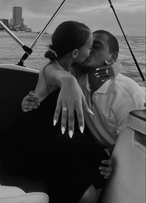 Girlfriend Proposal, Cute Proposal Ideas, Engagement Announcement Photos, Proposal Pictures, Black Couple, Black Love Couples, Wedding Proposals, Dear Future Husband, Future Wedding Plans