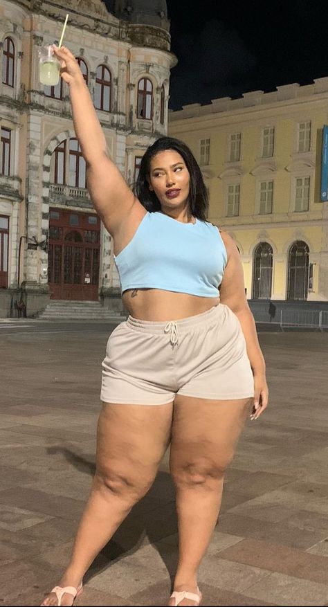 Rave Festival Outfits, Big Women Fashion, Plus Size Fall Outfit, Big Girl Fashion, Curvy Women Outfits, Curvy Model, Plus Size Beauty, Curvy Girl Outfits, Beautiful Smile Women