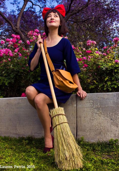 Kiki from Kiki's Delivery Service                                                                                                                                                     More Cosplay Ideas For Beginners, Easy Cosplay Costumes, Simple Cosplay Ideas, Kiki's Delivery Service Cosplay, Kiki Cosplay, Easy Cosplay Ideas, Cosplay Ideas Women, Anime Cosplay Ideas, Easy Cosplay