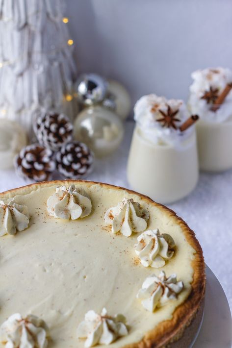 Mini Eggnog Cheesecake, Keto Eggnog, Eggnog Cheesecake Recipe, Holiday Cheesecake, Christmas Keto, Cheesecake Keto, Cinnamon Cheesecake, Eggnog Cheesecake, Low Carb Holiday