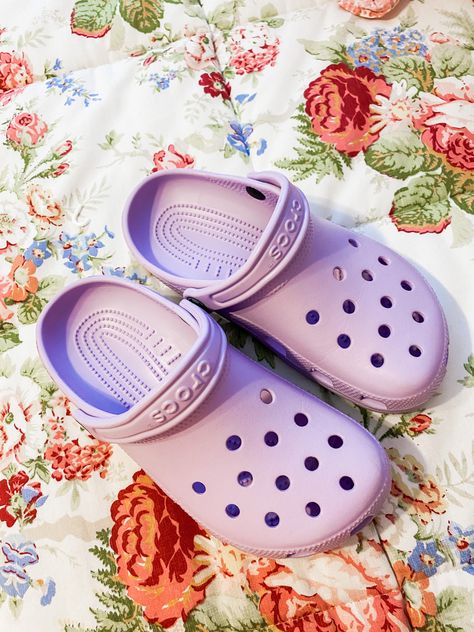 Light Purple Crocs, Modest Baddie, Purple Crocs, Trendy Things, Crocs Ideas, Crocs Charms, Grunge Preppy, Bday List, Coquette Grunge