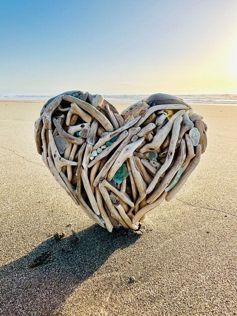 Driftwood heart with sea glass details 
#driftwoodart Driftwood Heart Wall Art, Driftwood Heart Diy, Driftwood Heart, Oyster Art, Driftwood Art Diy, Driftwood Wall Art, Glass Floats, Heart Mirror, Coastal Beach Decor