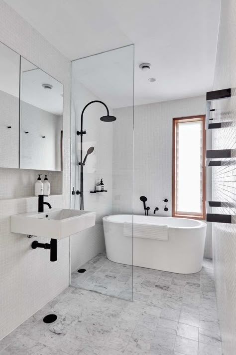 Bathroom Tub Shower Combo, Creative Bathroom Design, Bathtub Shower Combo, Avalon Beach, Small Bathroom With Shower, Bathroom Tub Shower, Modern Bathroom Remodel, Modern Bathtub, White Bathroom Designs