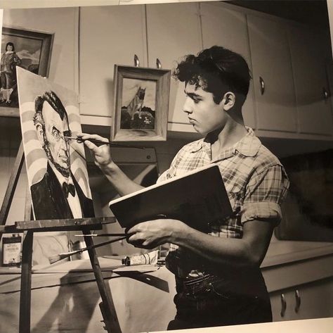 1950s Celebrities, Sal Mineo, The Duchess Of Devonshire, Young Actors, Hollywood Actor, Picture On Wood, Vintage Hollywood, Hollywood Glamour, Hollywood Stars