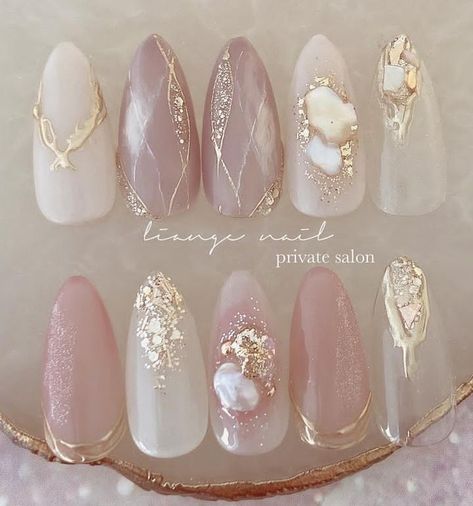 Japanese Nail Art 2023, Japanese Nail Art Wedding, Wedding Nails For Bride Cat Eye, Seashell Gel Nails, Asian Wedding Nails, Japanese Spring Nails, Japanese Wedding Nails, Nail Art Lamaran, Nail Art Pengantin