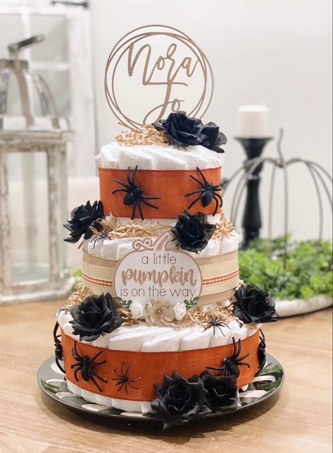 Halloween Themed Diaper Cake, Halloween Diaper Cake Ideas, Halloween Diaper Cake, Diaper Cake Ideas, Diy Baby Shower Gifts, Baby Diaper Cake, Halloween Baby, Diaper Cakes, Halloween Theme