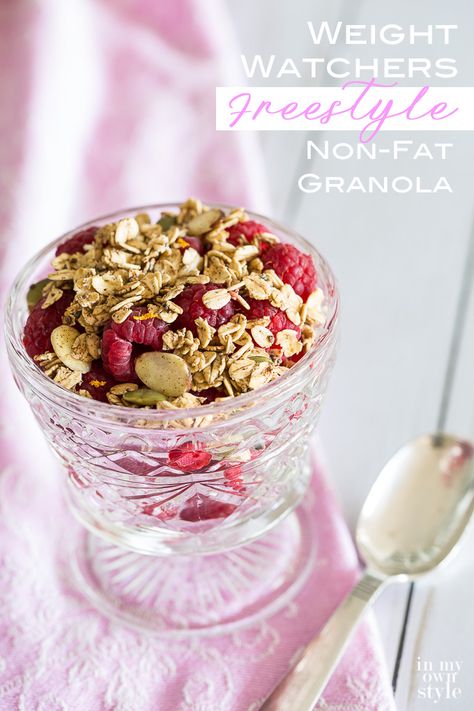 Weight-Watchers-Freestyle-points-recipe-for-non-fat-granola. #weightwatchers #weightwatchersrecipes #weightwatchersfreestyle #granolarecipe  #nonfatrecipes #lowfatrecipes #granola Cucumber Diet, Baking Powder Uses, Healthy Eating Diets, Weight Watchers Breakfast, Points Recipes, Low Carb Diet Plan, Granola Recipe, Best Diet Plan, Low Fat Diets