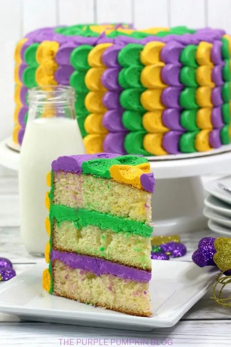 Make this gorgeous Mardi Gras layer cake and get into the spirit of the carnival! Three layers of cake are sandwiched between vanilla frosting in a trio of colors - purple, gold, and green. It's so bright and festive and is a real showstopper for your Mardi Gras soiree! Laissez les bon temps rouler! #MardiGrasLayerCake #MardiGras #MardiGrasRecipes #CakeRecipes #ThePurplePumpkinBlog #LayerCakes #Cakes #Recipes Mardi Gras Cake Recipe, What Is Mardi Gras, Mardi Gras Desserts, Bday Plans, Mardi Gras Cake, Moist White Cake, Red Birthday Cakes, Elaborate Cakes, Mardi Gras King Cake