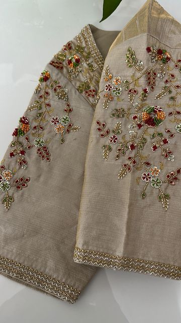 Couture Embroidery Blouse, Zardosi Designs Pattern, Worked Blouse Design, Zardozi Work Blouse Designs, Blouse Embroidery Designs Simple, Emrodary Work Design, Zari Embroidery Designs, Banaras Blouse Designs Latest, Blouse Hand Work Designs