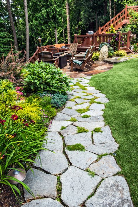 3 Trending Backyard Ideas for the Pacific Northwest - Walkways, Fire Pits, Retaining Walls for outdoor living and designing back yards for families. Mutual Materials  #hardscape #outdoordiy #backyarddesign #backyardproject #diy Pacific Northwest Backyard Landscaping, Hardscaping Backyard Ideas, Pacific Northwest Landscaping, Pacific Northwest Backyard, Hardscape Ideas Backyard, Yard Pavers, Landscaping Sand, Flagstone Patios, Backyard Hardscape