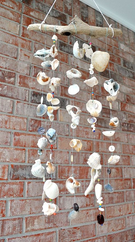 Seashell Windchimes, Strand Decor, Carillons Diy, Seashell Wind Chimes, Make Wind Chimes, Hantverk Diy, Deco Marine, Shell Wind Chimes, Seashell Projects