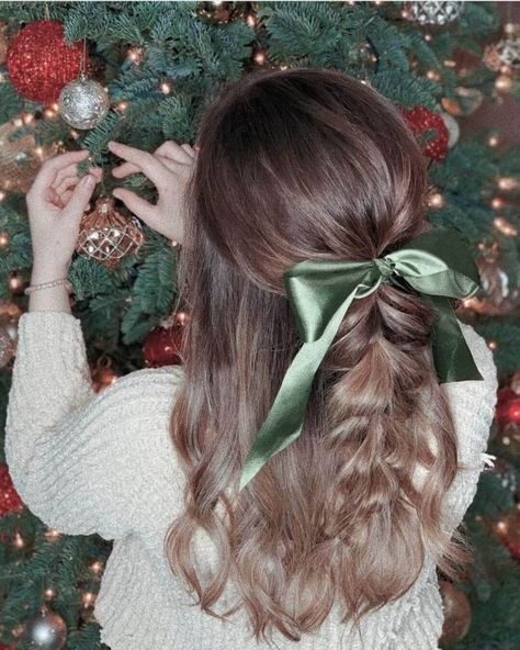 Easy Christmas Party, Christmas Tree Hair, Christmas Party Hairstyles, Magic Secrets, Hair Magic, Twist Ponytail, Braided Half Up, Bow Hairstyle, Christmas Hairstyles