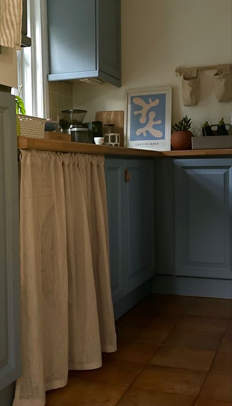 Hide ugly washing machine with a handmade linen panel Curtain Covering Washer Dryer, Hide Washing Machine In Kitchen, Curtain Over Washing Machine, Sink Skirt Kitchen, Hiding Washing Machine, Hide Washing Machine, Ugly Kitchen, Sink Skirt, Hiding Ugly