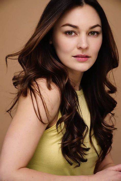 Melanie Stone, Woman Face, Character Inspiration, Actors & Actresses, Actresses, Long Hair Styles, Actors, Hair Styles, Stone