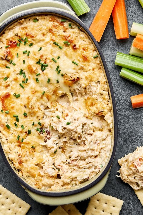 Indulge your friends and family with this creamy crab dip recipe (which you can serve hot or cold)! Loaded with fresh lump crab meat, cream cheese and Old Bay, it’s classic perfection. Best Crab Dip Recipe, Can Crab Meat Recipes, Creamy Crab Dip Recipe, Warm Dip Recipes, Hot Crab Dip Recipe, Creamy Crab Dip, Crab Dip Recipe, Cold Dip Recipes, Dip Recipes Hot