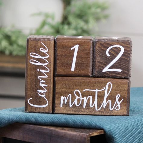 Baby Age Blocks, Baby Name Blocks, Milestone Blocks, Milestone Board, Diy Blocks, Pregnancy Photo, Baby Milestone Cards, Baby Blocks, Baby Milestone