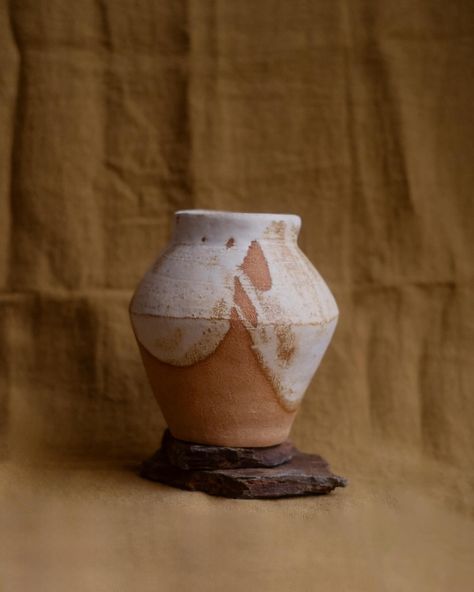 Hand build small vase from red clay with grog. Half glazed in Frosted white ~ soon available online. • • • Photography by @may4ka * * * * * * * * * * * * . . . #handbuilt #pottery #oneofakindceramics #elevatetheeveryday #handbuiltpottery #japanesseinspired #CREmerging #simplethingsmadebeautiful #vase #coilbuild #coilvase Handbuilt Vase Pottery, Handbuilt Vase, Handbuilt Pottery, Handmade Clay Jewelry, Raku Pottery, Hand Built Pottery, Clay Vase, Building Techniques, Online Photography