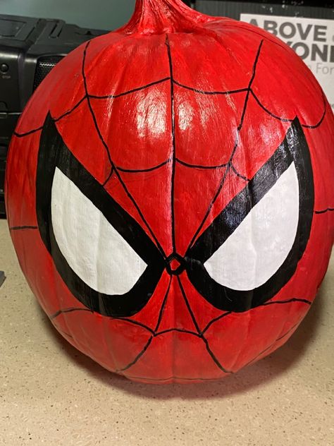 Spider Man Pumpkin, Spiderman Pumpkin, Cute Painted Pumpkin Ideas, Diy Pumpkin Carving, Halloween Pumpkin Crafts, Creative Pumpkin Painting, Cute Pumpkin Carving, Creative Pumpkin Decorating, Halloween Pumpkin Carving Stencils