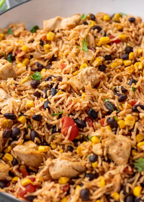 Easy One-Pan Chicken Burrito Bowls | Gimme Delicious Chicken Burrito Bowls, Gimme Delicious, One Pan Pasta, Recipes Mexican, Chicken Burrito, Mexican Restaurants, Food Carts, Rice Chicken, Chicken Burrito Bowl