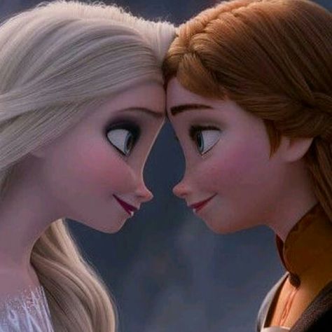 They look pretty Prince Hans, Frozen Queen, Famous Fairies, Frozen Pictures, Frozen Characters, Elsa And Anna, Frozen Disney Movie, Frozen Elsa And Anna, Disney Frozen 2