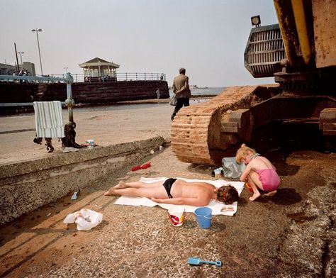 GB. England. New Brighton. From 'The Last Resort'. 1983-85. © Martin Parr. Magnum Photos British Beaches, British Seaside, Martin Parr, Last Resort, New Brighton, Photographer Portfolio, Composition Photography, Seaside Resort, Documentary Photographers