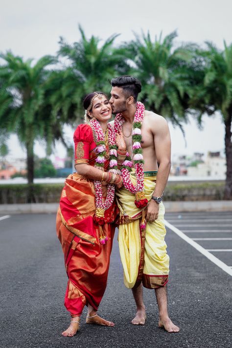 Madisar Saree, Gravity Photography, Marriage Poses, Matrimonial Sites, Memories Book, Indian Wedding Poses, Mumbai Wedding, Marriage Photography, Couples Outfits