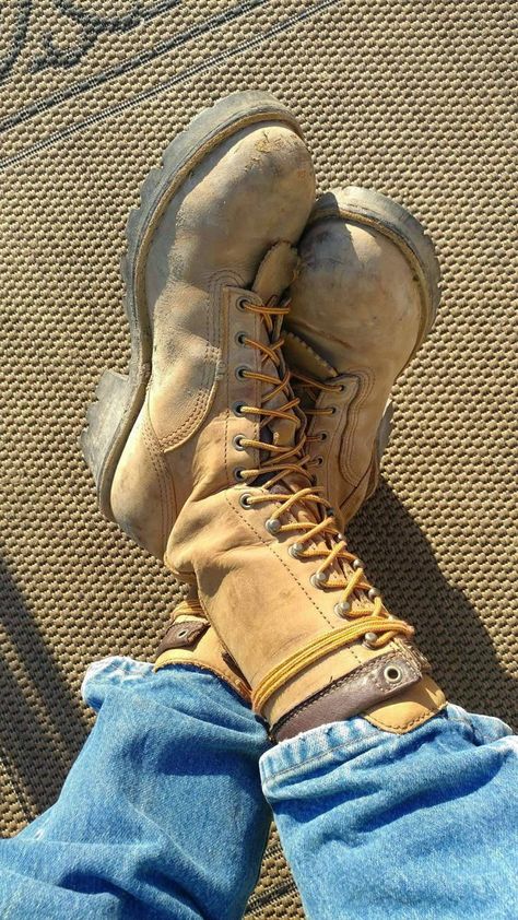 Western Mens Fashion, Lumberjack Style, Boots And Jeans, Logger Boots, Worker Boots, Rugged Boots, Old Boots, Army Boots, Men’s Boots