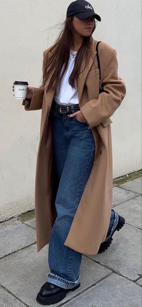 Camel Coat Outfit 2023, Celebrity Street Style 2023, Celebrity Street Style Winter, Camel Coat Outfit Winter Style, Straight Cut Jeans Outfit, Alicia Taylor, Street Style 2023, Camel Coat Outfit, Winter Coat Outfits