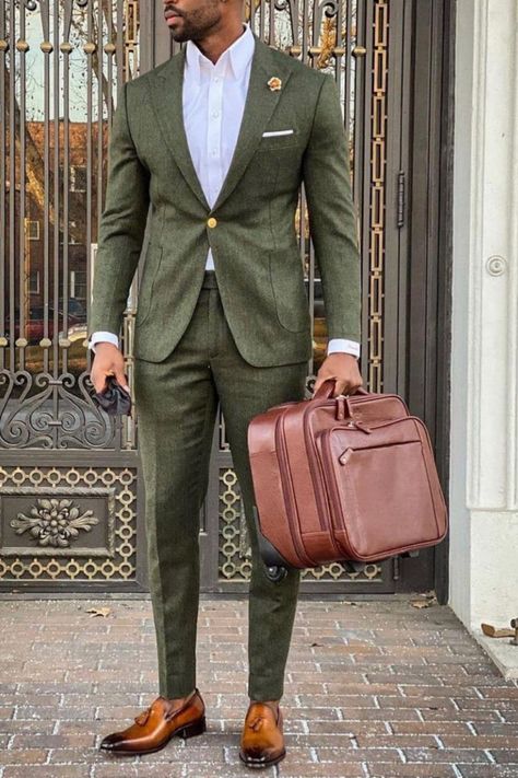 Man wearing a green suit. Green Suit Men, Beach Wedding Suits, Olive Green Suit, Green Wedding Suit, Black Men Fashion Swag, Wedding Suits Groom, Groomsmen Suits, Green Suit, Real Model