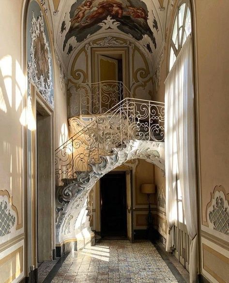 Beautiful Staircases, Casa Vintage, Grand Palais, Catania, Staircases, Dream House Decor, Beautiful Buildings, Cool Rooms, Architectural Digest