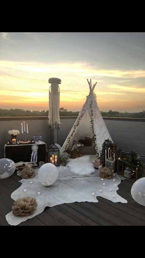 #teepee #rooftop #rooftopdate #datenight #rooftopdecor Romantic Rooftop Date, Rooftop Date Night Romantic, Rooftop Birthday Party Decorations, Rooftop Birthday Party Ideas, Rooftop Picnic, Rooftop Date, Rooftop Decor, Romantic Dinner Decoration, Surprise Birthday Decorations