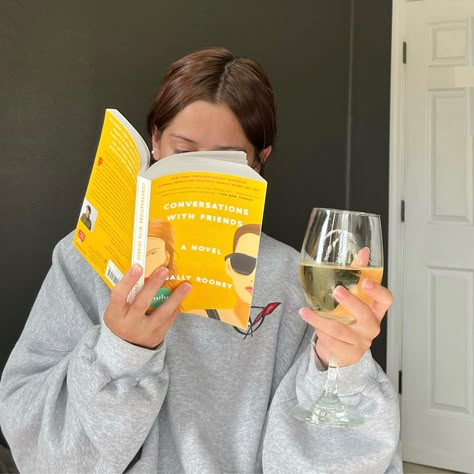 reading book drinking wine aesthetic booksta inspo Book Club Photos, Cottage Bookstore, Books Photography Aesthetic, Bookstagram Photo Ideas, Adulting Aesthetic, Wine And Reading, Reading Photoshoot, Studious Aesthetic, Book Club Aesthetic