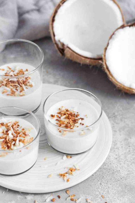 Coconut Panna Cotta, Coconut Mousse, Panna Cotta Recipe, Coconut Pudding, Coconut Desserts, Individual Desserts, Unsweetened Coconut Milk, Refreshing Desserts, Asian Desserts