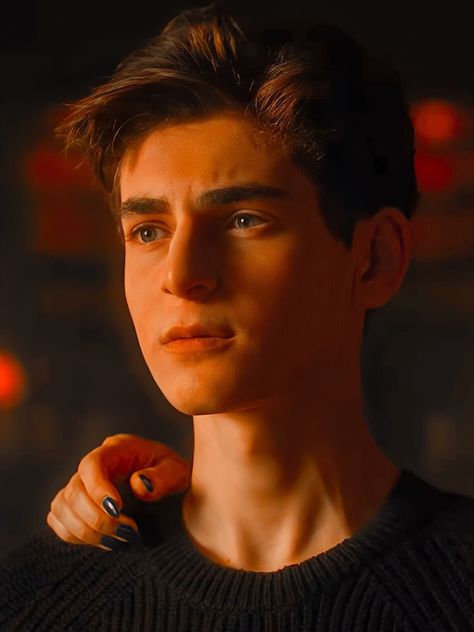 Bruce Wayne Face Claim, Tim Drake Face Claim, David Mazouz Aesthetic, Damian Wayne Face Claim, David Mazouz Gotham, Bruce Gotham, Gotham Bruce Wayne, Bruce Wayne Gotham, Young Bruce Wayne