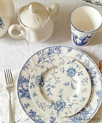 Blue Flower Dishes, French Blue And White Plates, Blue And White Antique Dishes, Blue Floral Dishes, Blue And White Tablescapes, Blue And White Dishes, White Tablescape, Blue And White Dinnerware, Tea Saucer