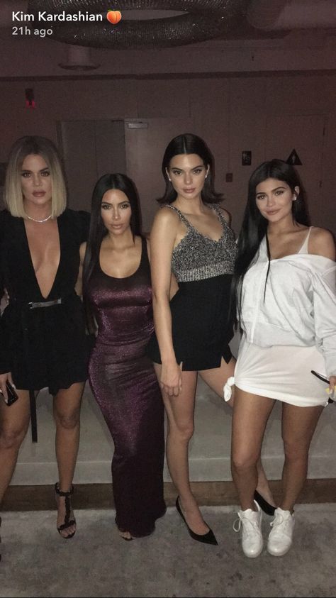 Kylie Jenner Sister, Kim Kardashian Snapchat, Moda Kylie Jenner, Estilo Kim Kardashian, Kylie Birthday, Estilo Kardashian, Estilo Kylie Jenner, Robert Kardashian, Bruce Jenner