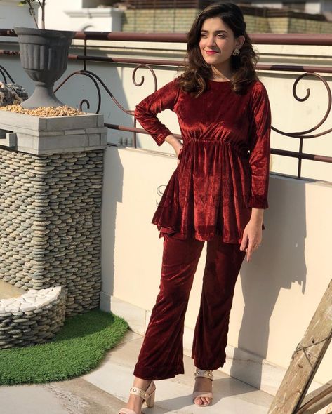 Velvet Top Designs, Velvet Dresses Outfit, Velvet Kurti, Velvet Suit Design, Girls Velvet Dress, Girls Dresses Sewing, Velvet Dress Designs, Pakistani Fashion Casual, Cord Set