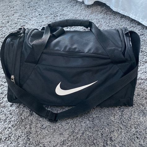 Nike Training Duffel Bag Nike Sports Bag, Cute Gym Bag, Nike Fits, Nike Gym Bag, Nike Duffle Bag, Mochila Nike, Volleyball Bag, Black Duffel Bag, Soccer Bag