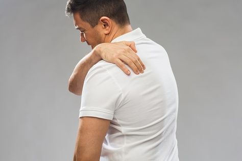 Some sources of upper back pain may also cause numbness in areas such as the arms. Learn here about numbness in the arms related to pain in the upper back. Arm Numbness, Lower Back Pain Causes, Pregnancy Back Pain, Severe Back Pain, Causes Of Back Pain, Upper Back Pain, Neck And Shoulder Pain, Neck And Back Pain, Leg Pain