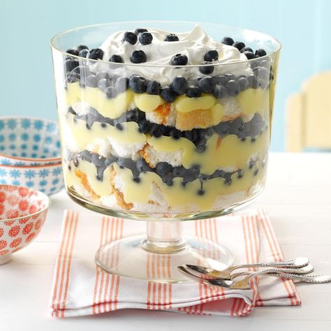 Trifle With Pound Cake, 15 Minute Desserts, Lemon Blueberry Trifle, Lemon Trifle, Blueberry Trifle, Cake Trifle, No Bake Summer Desserts, Cake Mug, Trifle Desserts