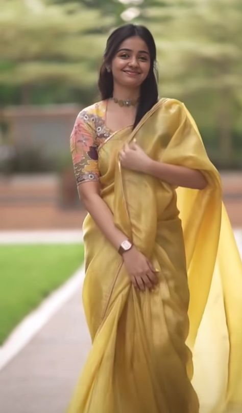 Simple Yellow Saree Look, Plain Sarees With Contrast Blouse, Yellow Saree With Contrast Blouse, Plain Yellow Saree, Simple Saree Look, Kushitha Kallapu, Saree Colours, Fancy Dress Material, Color Knowledge